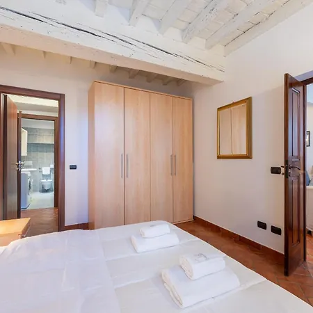 Guesthost - Piazza San Bartolomeo Bright&comfy X4 Apartman Parma