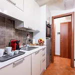 Guesthost - Piazza San Bartolomeo Bright&comfy X4