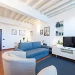 Apartamento Guesthost - Piazza San Bartolomeo Bright&comfy X4 *
