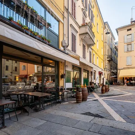 Guesthost - Piazza San Bartolomeo Bright&comfy X4 Apartamento Parma